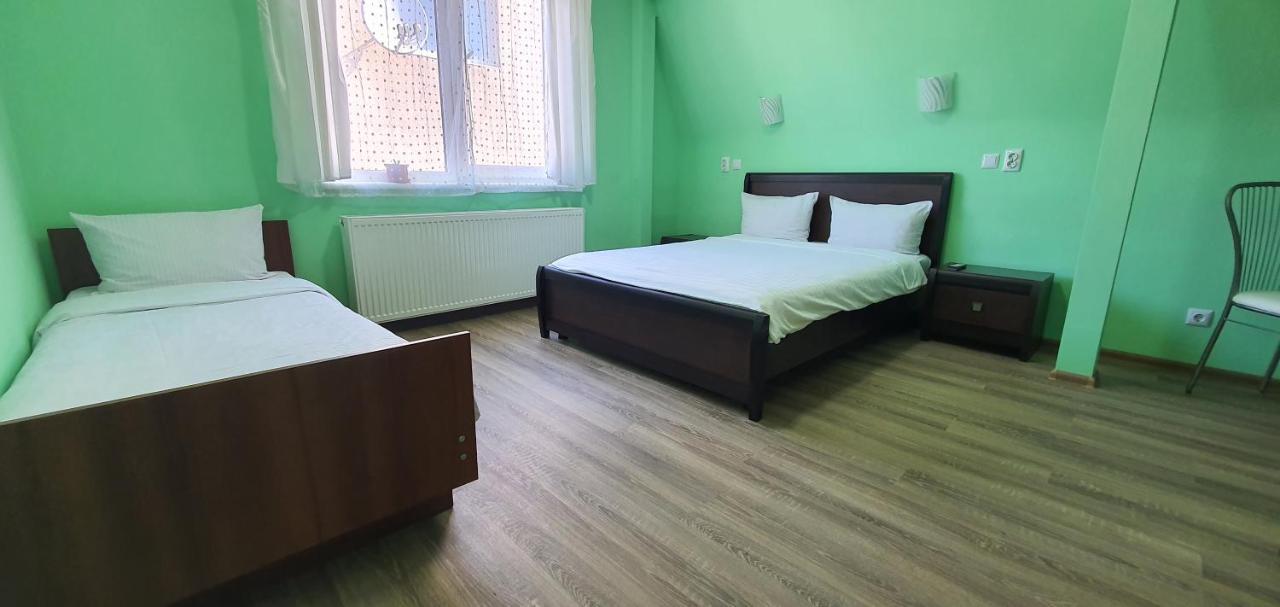 Luxor Inn&Suites TTchernivtsi Extérieur photo